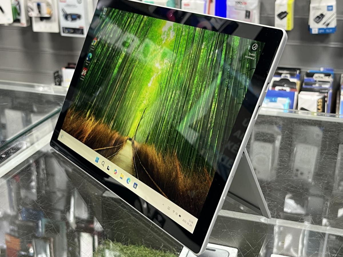Microsoft Surface Pro 5 12.3"Windowsos táblagép-  intel i5-7300 8G /256GB SSD , billentyűzet nélkül, pen opcionális
