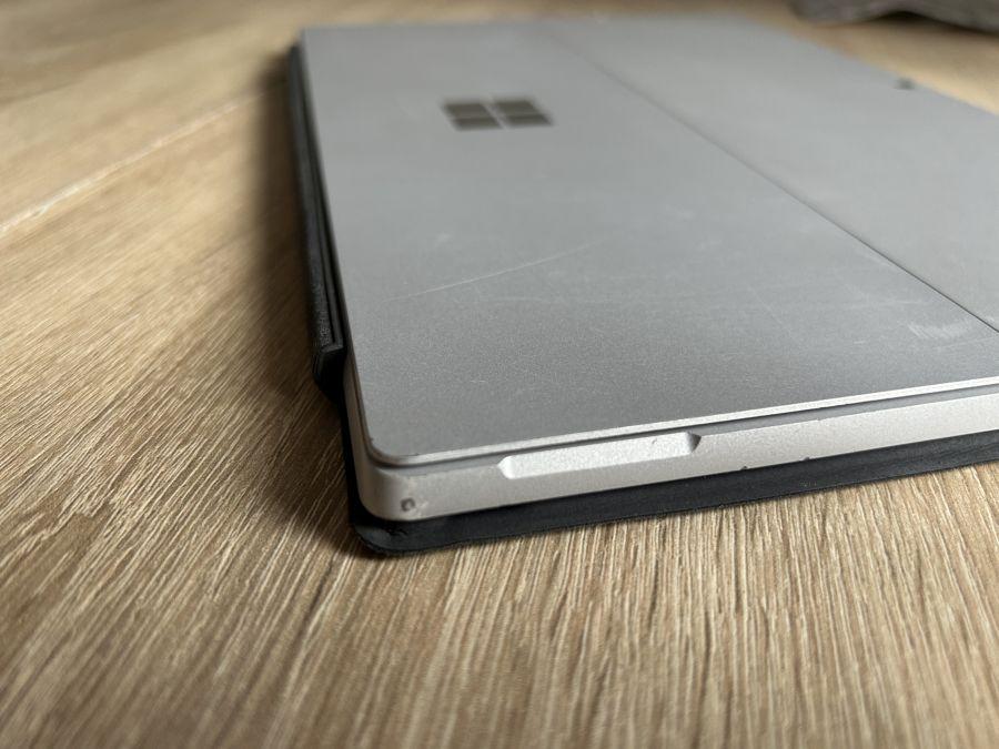 Microsoft Surface Pro 7 12.3"Windowsos táblagép  intel i5-10.gen 8G /256GB SSD , billentyúzetes tokkal (német kiosztás ), pen opconális 