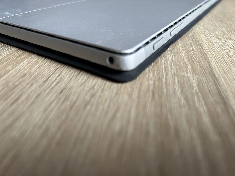 Microsoft Surface Pro 7 12.3"Windowsos táblagép  intel i5-10.gen 8G /256GB SSD , billentyúzetes tokkal (német kiosztás ), pen opconális 