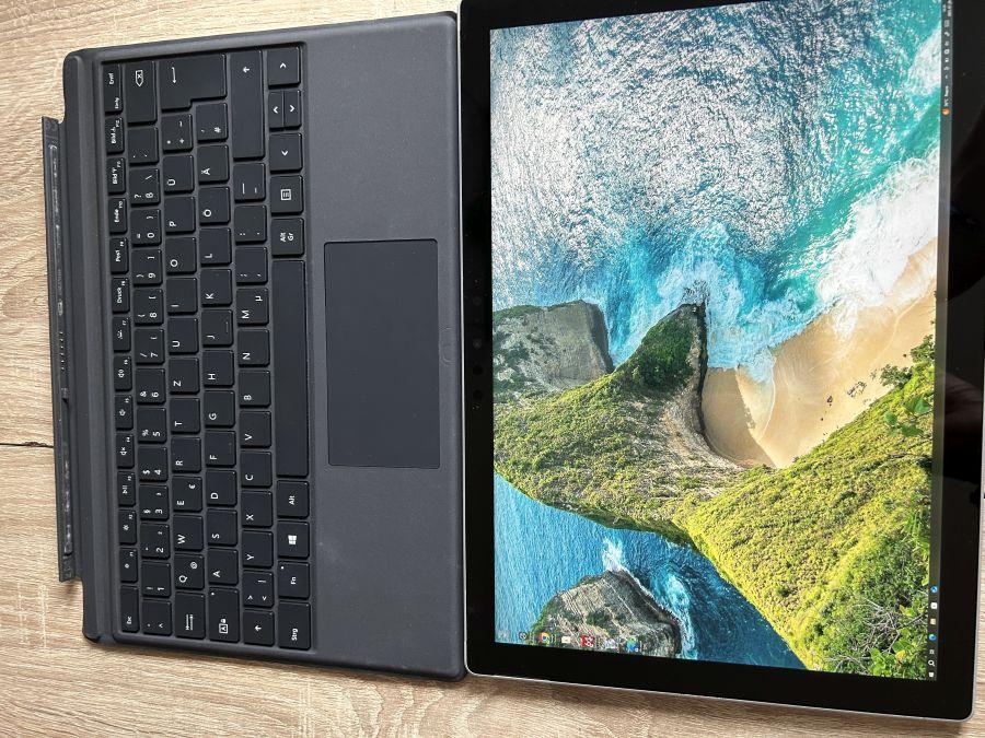 Microsoft Surface Pro 7 12.3"Windowsos táblagép  intel i5-10.gen 8G /256GB SSD , billentyúzetes tokkal (német kiosztás ), pen opconális 