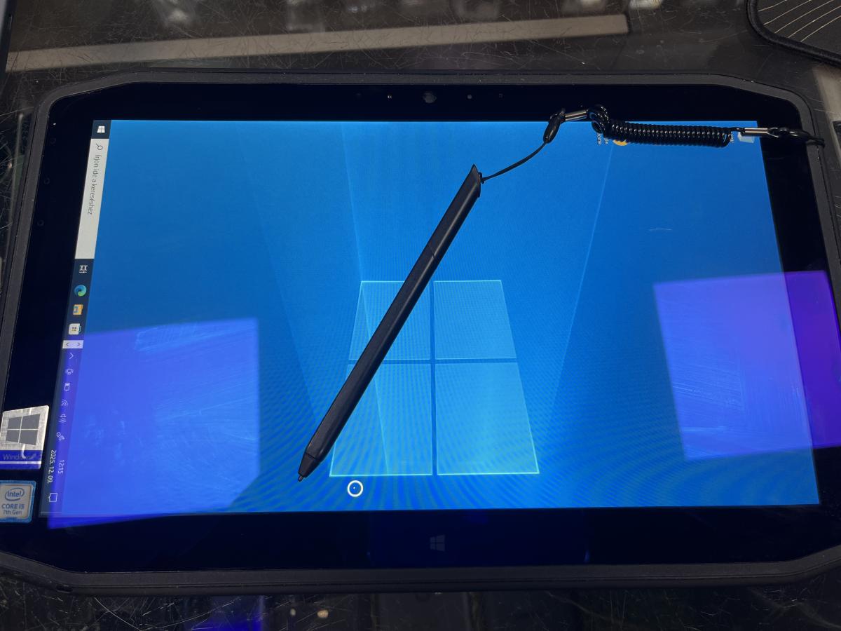 ZEBRA XPLORE Ix125R1 12.5"FHD i5-6200 8GB/256GB, 4G/LTE/GPS &uuml;t&eacute;s, por&aacute;ll&oacute; tablet &eacute;rintőcezuz&aacute;val, HASZN&Aacute;LT