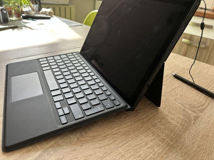 DELL Latitude 5290 2-in-1 12.3" FHD Erintőkijelzős Laptop / Windows 10 Tablet lecsatolható billentyűzettel