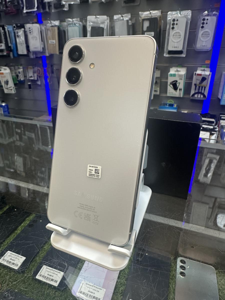 Samsung Galaxy S24  SM-S921B 5G 256GB 8GB DS M&aacute;rv&aacute;nysz&uuml;rke, HASZN&Aacute;LT  