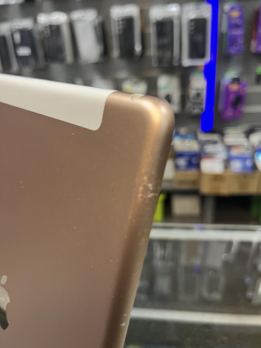 iPad 7. Gen 10.2 2019 Wi-Fi+Cellular 128GB Gold, haszn&aacute;lt