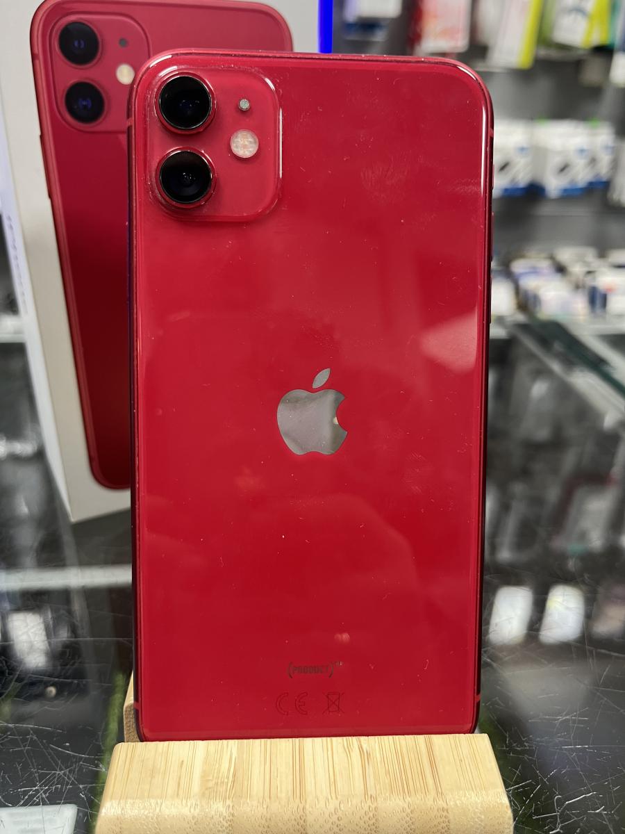 iPhone 11  64GB Piros Mobiltelefon, HASZNÁLT