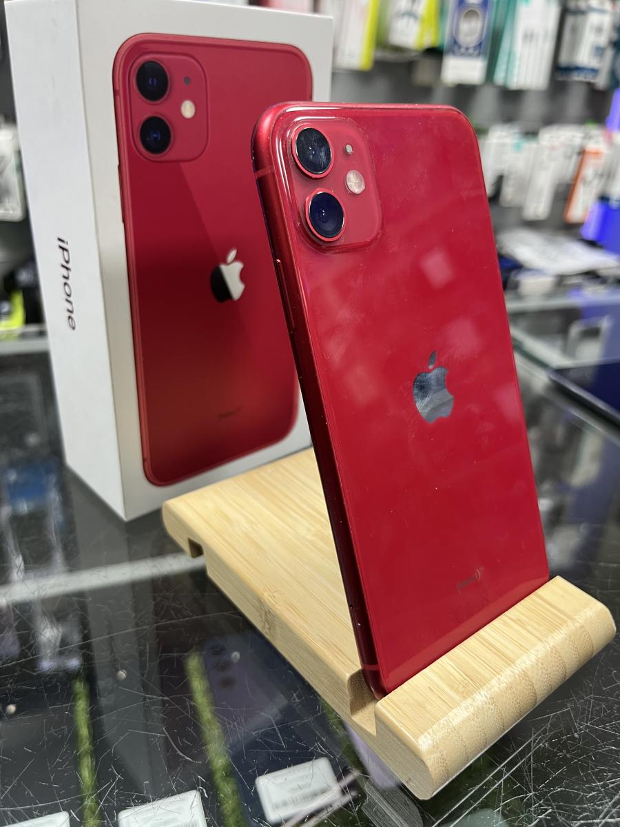 iPhone 11  64GB Piros Mobiltelefon, HASZNÁLT