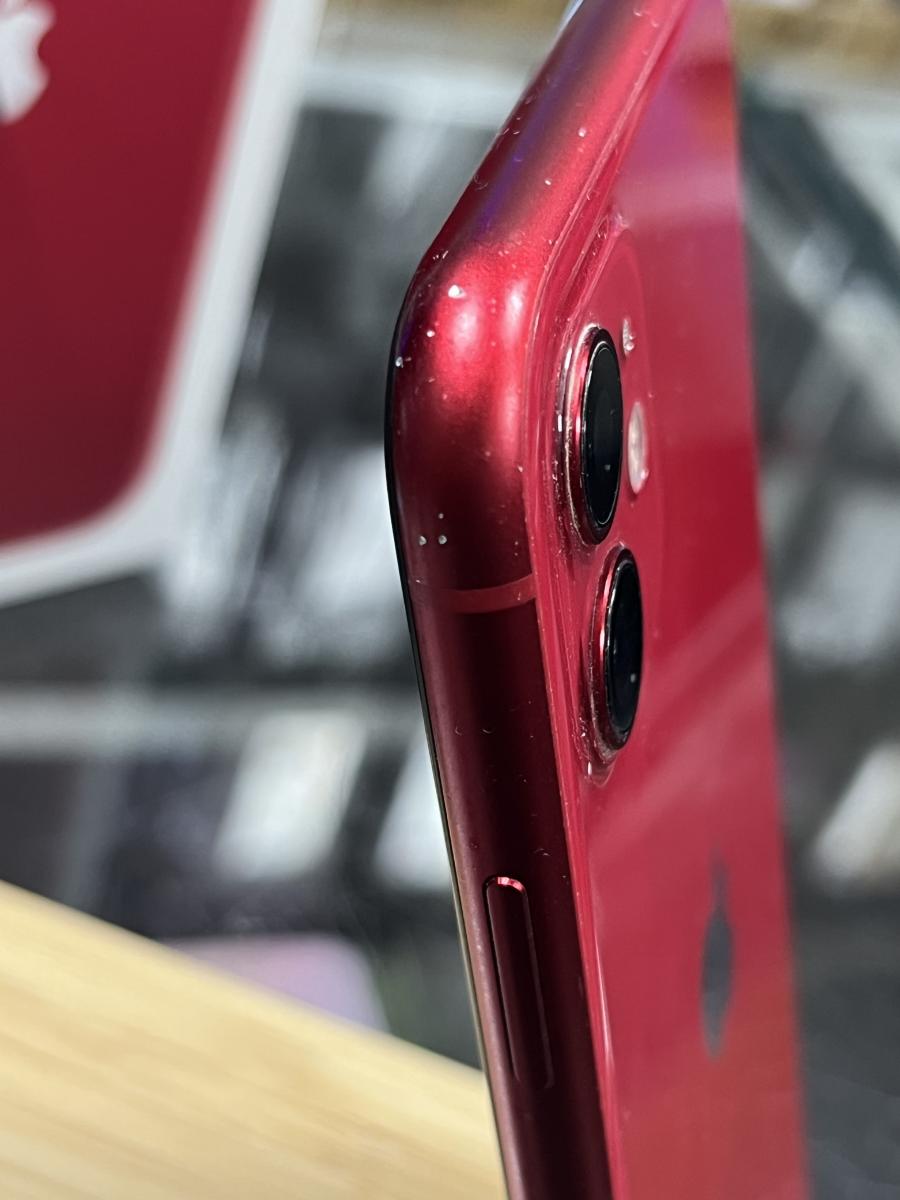 iPhone 11  64GB Piros Mobiltelefon, HASZNÁLT