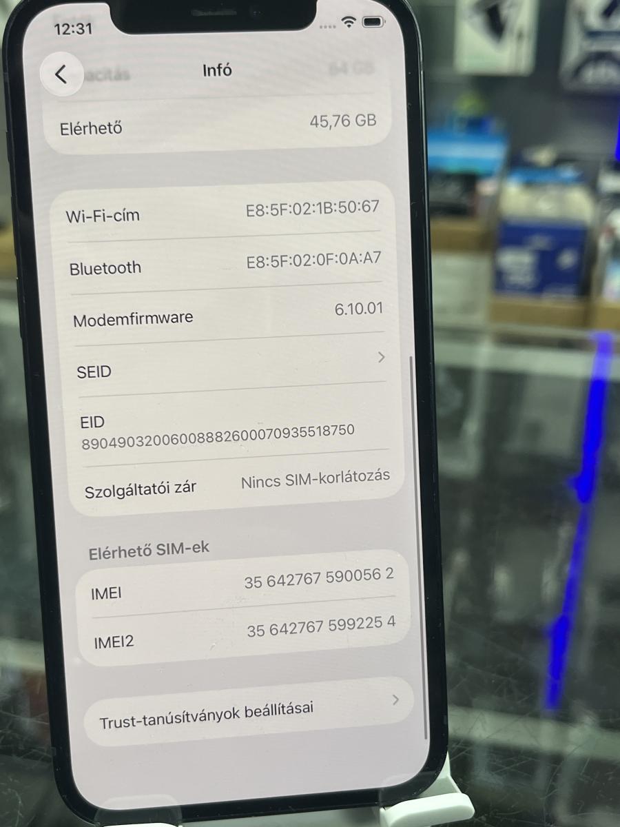 iPhone 12  64GB Black Mobiltelefon, HASZNÁLT
