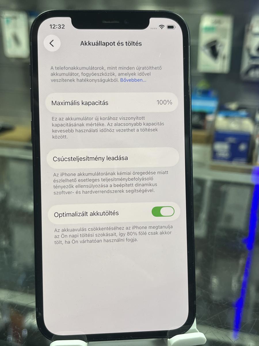 iPhone 12  64GB Black Mobiltelefon, HASZNÁLT