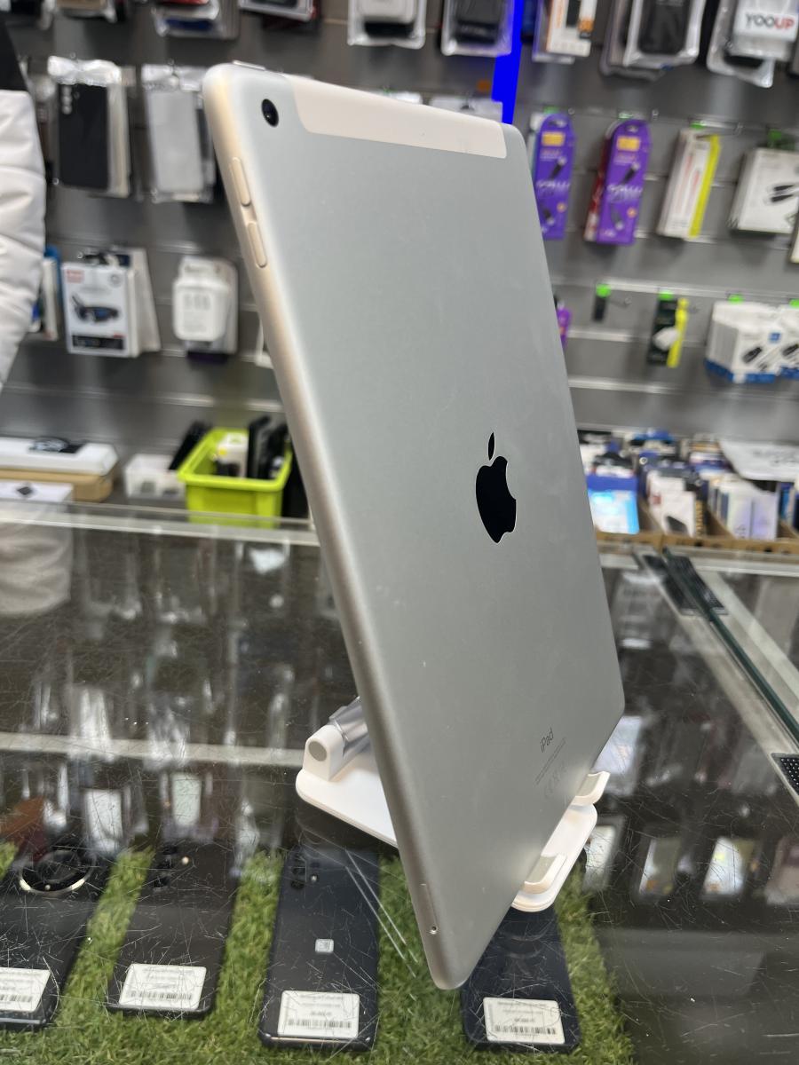  iPad 8. Gen 10,2 2020 Wi-Fi+Cellular 128GB Silver, haszn&aacute;lt