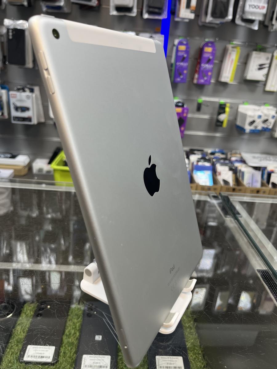  iPad 8. Gen 10,2 2020 Wi-Fi+Cellular 128GB Silver, haszn&aacute;lt