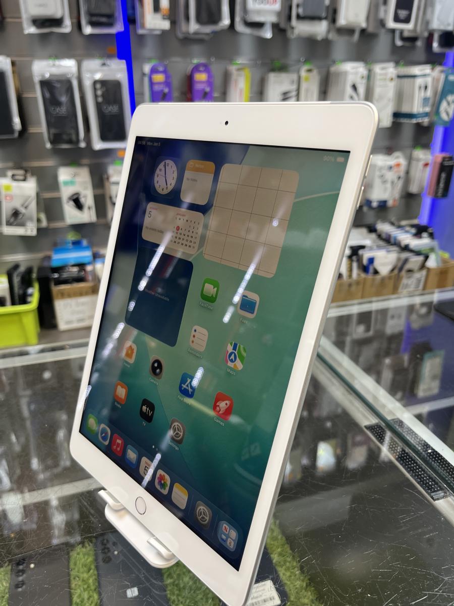  iPad 8. Gen 10,2 2020 Wi-Fi+Cellular 128GB Silver, haszn&aacute;lt