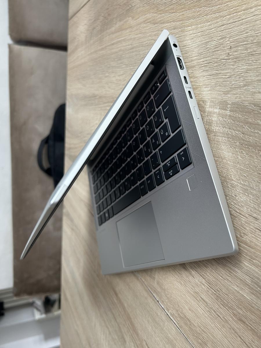 HP Elitebook 835 G8 /401N1EA/ 13.3" FullHD AMD Ryzen 7 PRO-5850U 16G/500GB SSD, 4G/LTE Modem, Privacy Mód,  Win11Pro, Világítós Magyar Bill