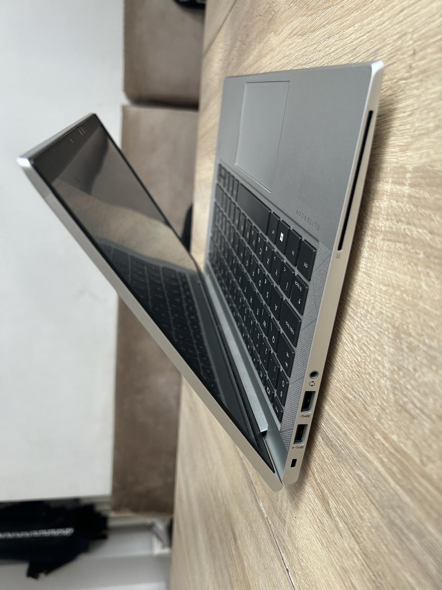 HP Elitebook 835 G8 /401N1EA/ 13.3" FullHD AMD Ryzen 7 PRO-5850U 16G/500GB SSD, 4G/LTE Modem, Privacy Mód,  Win11Pro, Világítós Magyar Bill