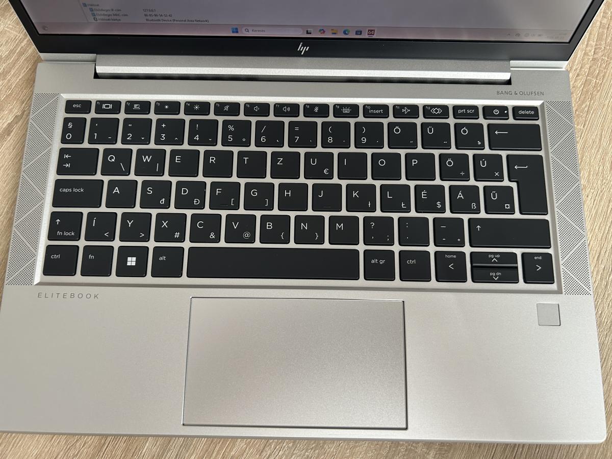 HP Elitebook 835 G8 /401N1EA/ 13.3" FullHD AMD Ryzen 7 PRO-5850U 16G/500GB SSD, 4G/LTE Modem, Privacy Mód,  Win11Pro, Világítós Magyar Bill