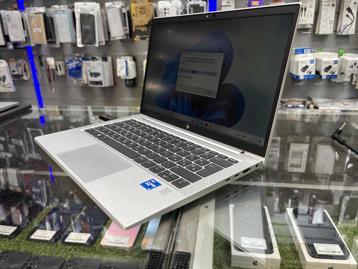 HP Elitebook 830 G8 ( 56Y55EC )13.3" FullHD i5-1145G7 16G/256GB SSD, Win11Pro , Gy&aacute;ri Magyar Bill, FEL&Uacute;JITOTT