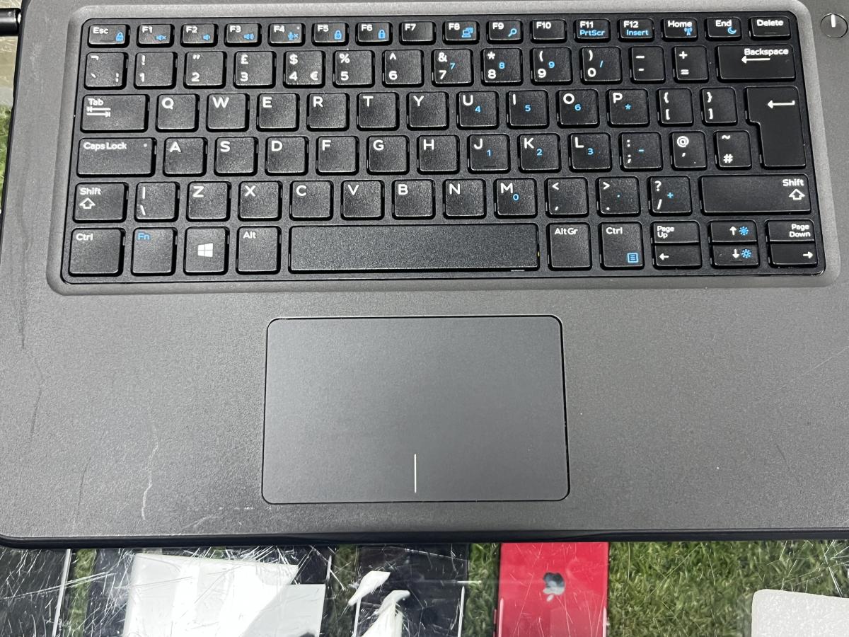 DELL Latitude 3310 13.2"HD I3-8145U 2.10GHz 8GB 250GB Win11 Fel&uacute;j&iacute;tott Notebook