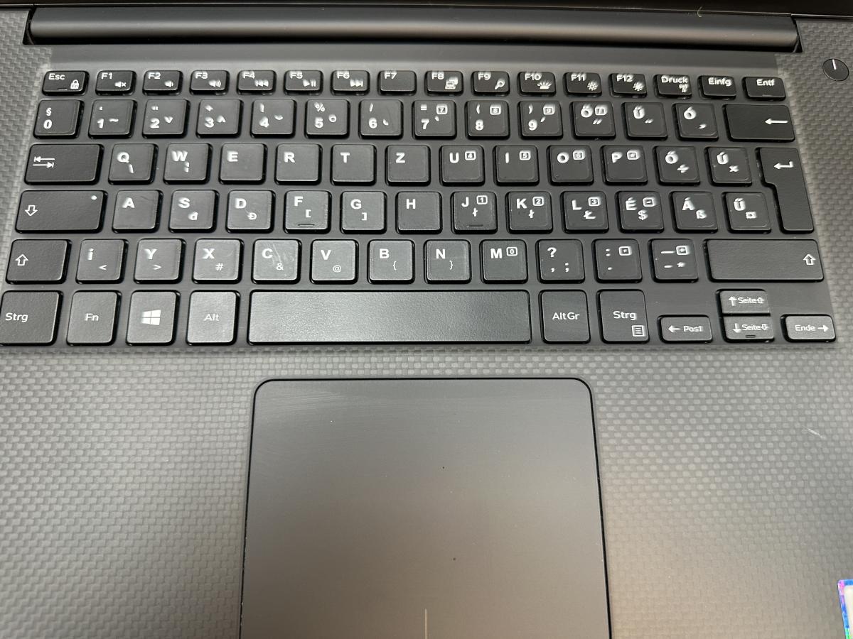 Dell XPS 15 9560 - 15.6" FHD  i7-7700HQ, 16GB, 512GB SSD, GTX1050 / 4GB ,Win11 Pro, Silver , haszn&aacute;lt Notebook 