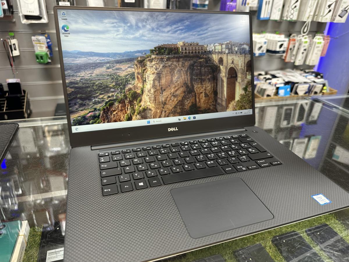 Dell XPS 15 9560 - 15.6" FHD  i7-7700HQ, 16GB, 512GB SSD, GTX1050 / 4GB ,Win11 Pro, Silver , haszn&aacute;lt Notebook 