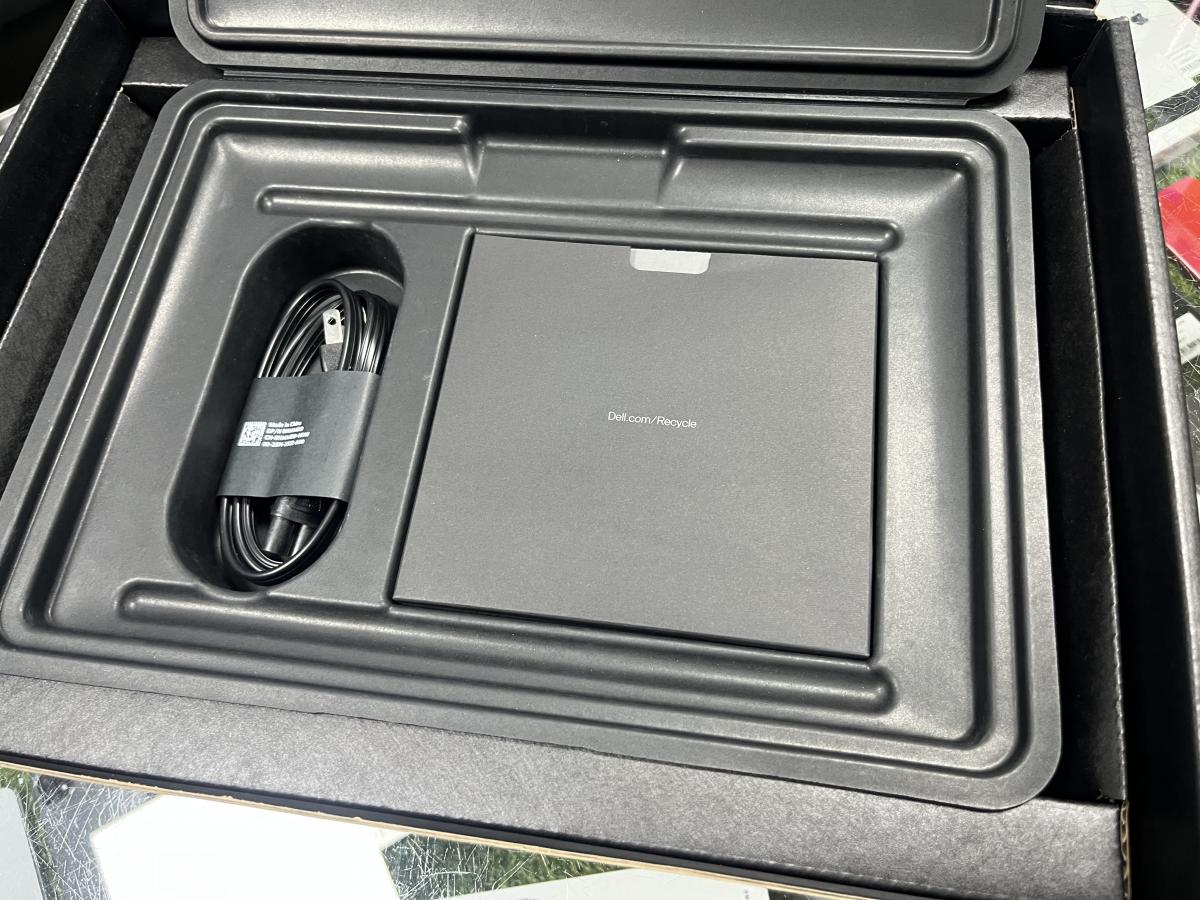 DELL Latitude 9330 13.3" QHD+ Érintőkijelzős 2in1, i5-1240U 10magos 16GB/256GB NVME SSD, Win11 Pro, FELÚJITOTT 