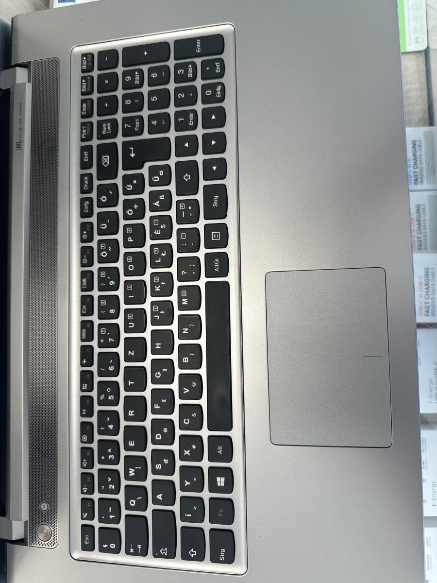 Lenovo IDEAPAD Z710 17" FHD i5-4210M 16GB 256GB SSD, DVD ir&oacute;, Win10Home, felujitott notebook