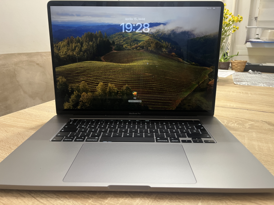 Apple MacBook Pro 16" Retina  2019 i7-9750H 2.60GHz  16GB 500GB SSD  RADEON PRO 5300M , Space gray