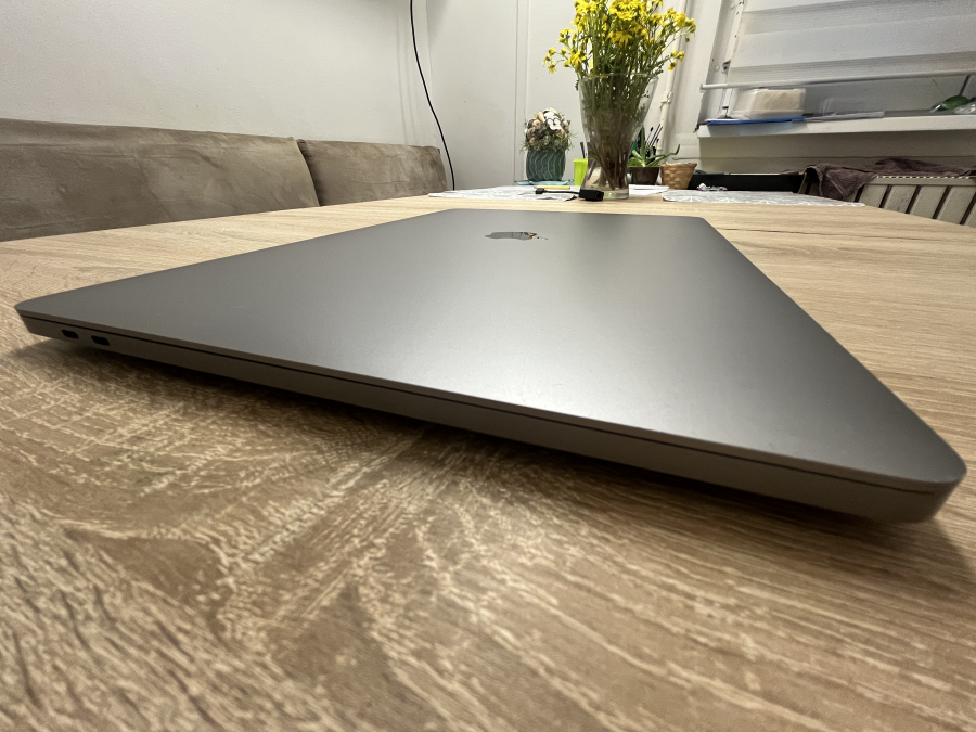 Apple MacBook Pro 16" Retina  2019 i7-9750H 2.60GHz  16GB 500GB SSD  RADEON PRO 5300M , Space gray
