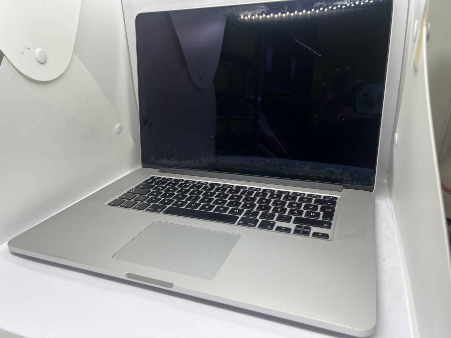 Apple MacBook Pro 15" Retina Mid 2014  i7-4870HQ  2.0GHz 16GB (2x8GB ) / 128GB SSD ezüst 
