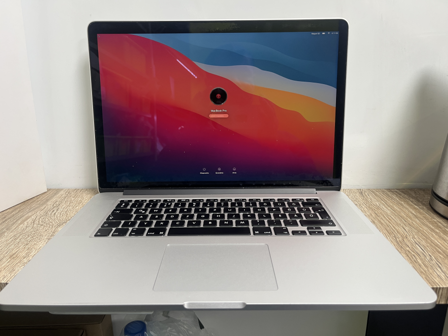 Apple MacBook Pro 11,3 15" Retina Mid 2014  i7-4870HQ  2.0GHz 16GB (2x8GB ) / 128GB SSD ezüst 