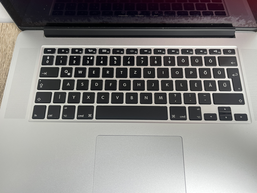 Apple MacBook Pro 11,3 15" Retina Mid 2014  i7-4870HQ  2.0GHz 16GB (2x8GB ) / 128GB SSD ezüst 