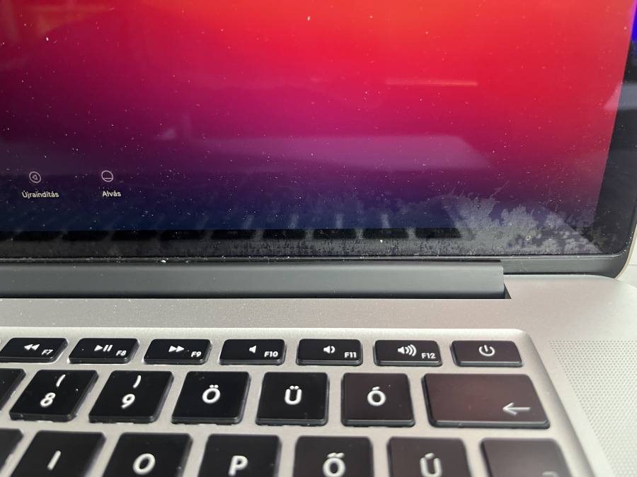 Apple MacBook Pro 11,3 15" Retina Mid 2014  i7-4870HQ  2.0GHz 16GB (2x8GB ) / 128GB SSD ezüst 