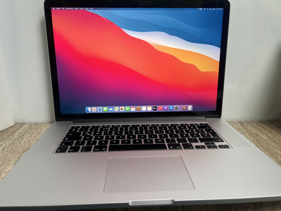 Apple MacBook Pro 11,3 15" Retina Mid 2014  i7-4870HQ  2.0GHz 16GB (2x8GB ) / 128GB SSD ezüst 