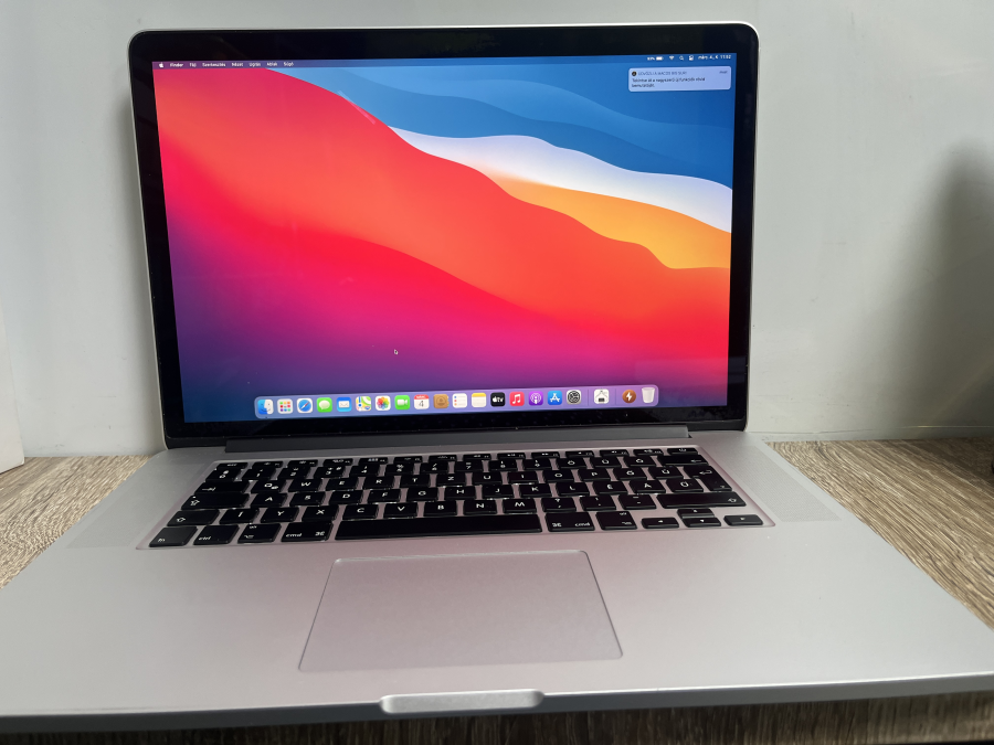 Apple MacBook Pro 11,3 15" Retina Mid 2014  i7-4870HQ  2.0GHz 16GB (2x8GB ) / 128GB SSD ezüst 