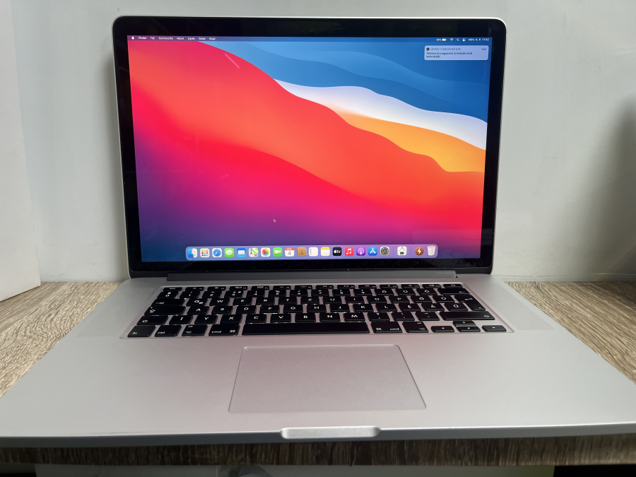 Apple MacBook Pro 11,3 15" Retina Mid 2014  i7-4870HQ  2.0GHz 16GB (2x8GB ) / 128GB SSD ezüst 