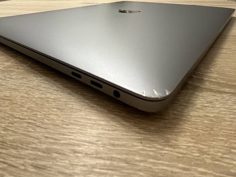 Apple MacBook Pro 15.4" Retina Touchbar Mid 2018 I7-8750H 16GB  / 256 SSD sötétszürke 