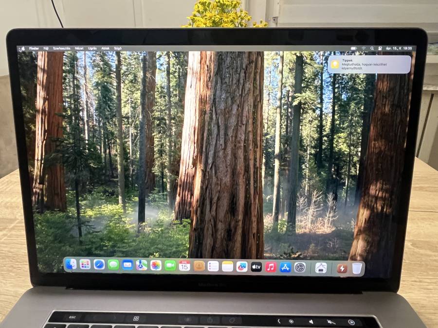 Apple MacBook Pro 15.4" Retina Touchbar Mid 2018 I7-8750H 16GB  / 256 SSD sötétszürke 