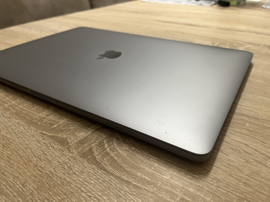 Apple MacBook Pro 15.4" Retina Touchbar Mid 2018 I7-8750H 16GB  / 256 SSD sötétszürke 