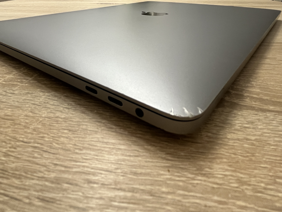 Apple MacBook Pro 15.4" Retina Touchbar Mid 2018 I7-8750H 16GB  / 256 SSD sötétszürke 
