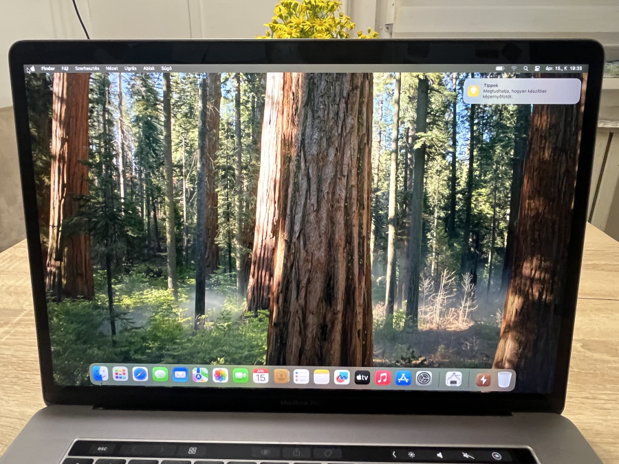 Apple MacBook Pro 15.4" Retina Touchbar Mid 2018 I7-8750H 16GB  / 256 SSD sötétszürke 
