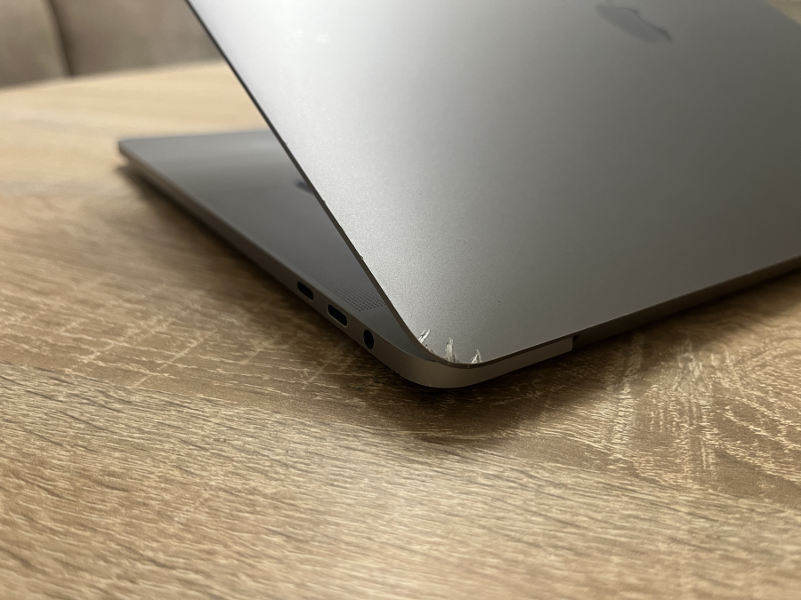 Apple MacBook Pro 15.4" Retina Touchbar Mid 2018 I7-8750H 16GB  / 256 SSD sötétszürke 
