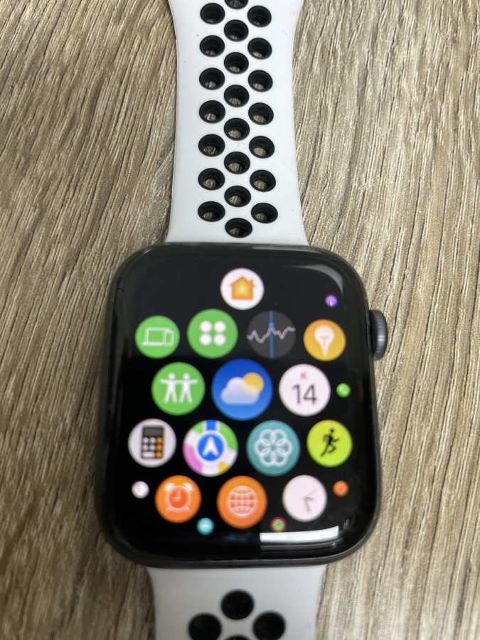 Apple Watch 4 44mm fekete használt okosóra,