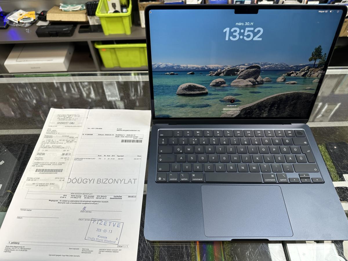 Apple MacBook Air 2025 M4 13.6" Liquid Retina 16G/ 256GB , magyar billentyűzet , s&ouml;t&eacute;tk&eacute;k, haszn&aacute;lt 