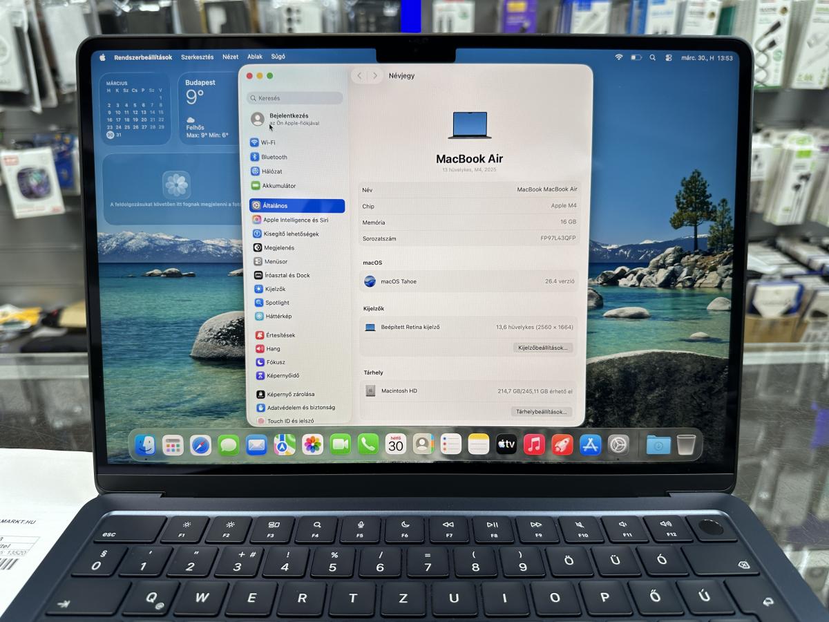 Apple MacBook Air 2025 M4 13.6" Liquid Retina 16G/ 256GB , magyar billentyűzet , s&ouml;t&eacute;tk&eacute;k, haszn&aacute;lt 
