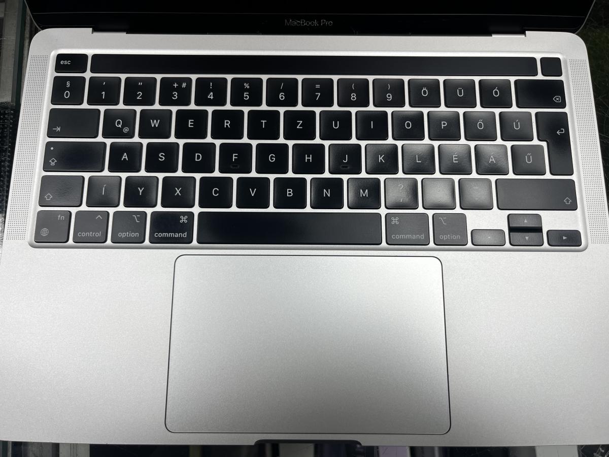 Apple MacBook Pro 13" Retina Touchbar 2020 M1 8/8 Magos CPU 8GB / 256G SSD, Silver