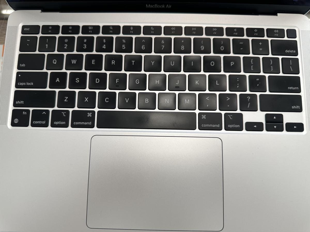 Apple MacBook Air 2020 M1 13" Retina 10,1 8G/ 256GB Space Gray fel&uacute;jitott laptop