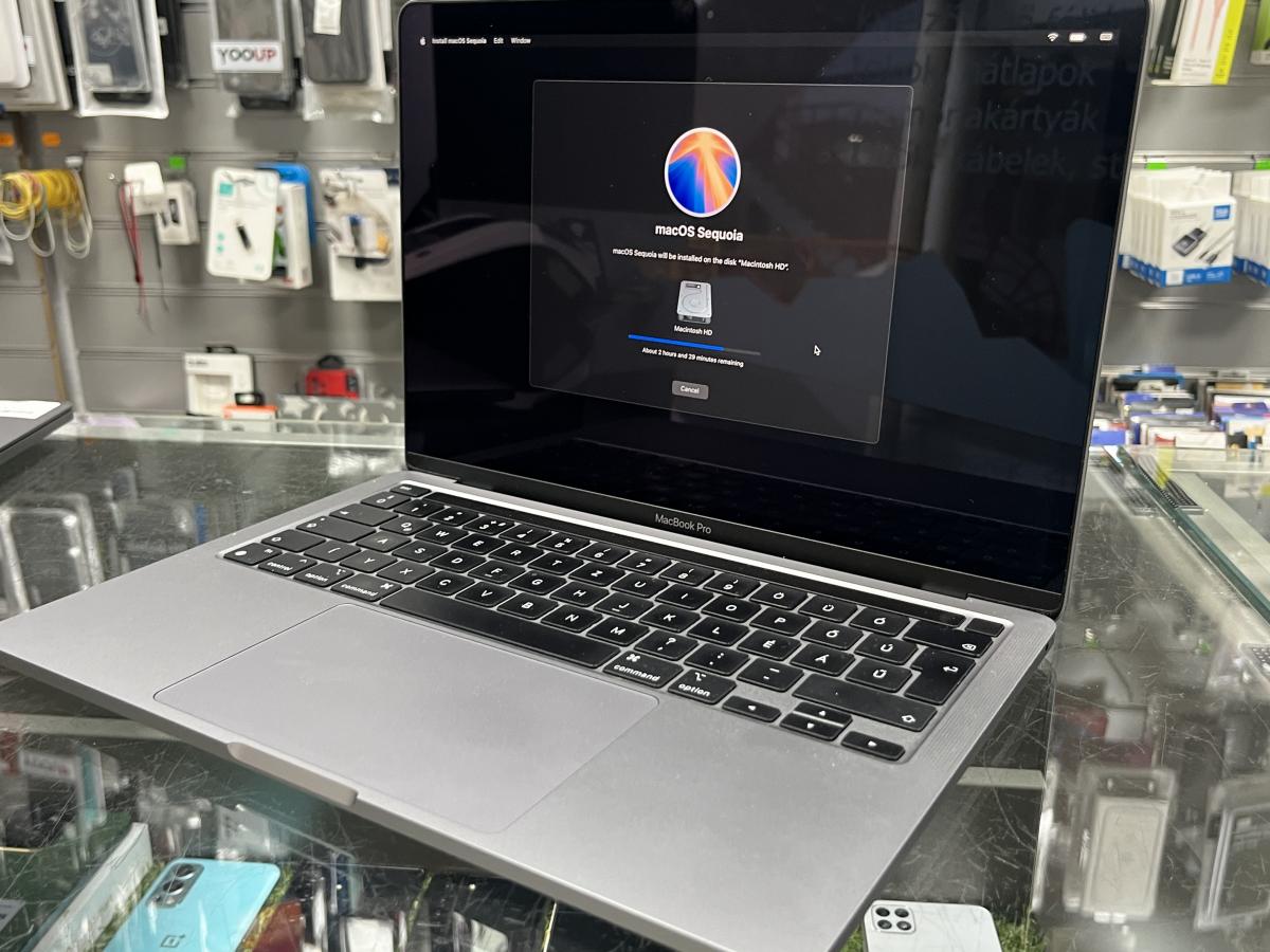 Apple MacBook Pro 13" Retina Touchbar 2020 M1 8/8 Magos CPU 8GB / 256G SSD, Space Gray, FELÚJITOTT