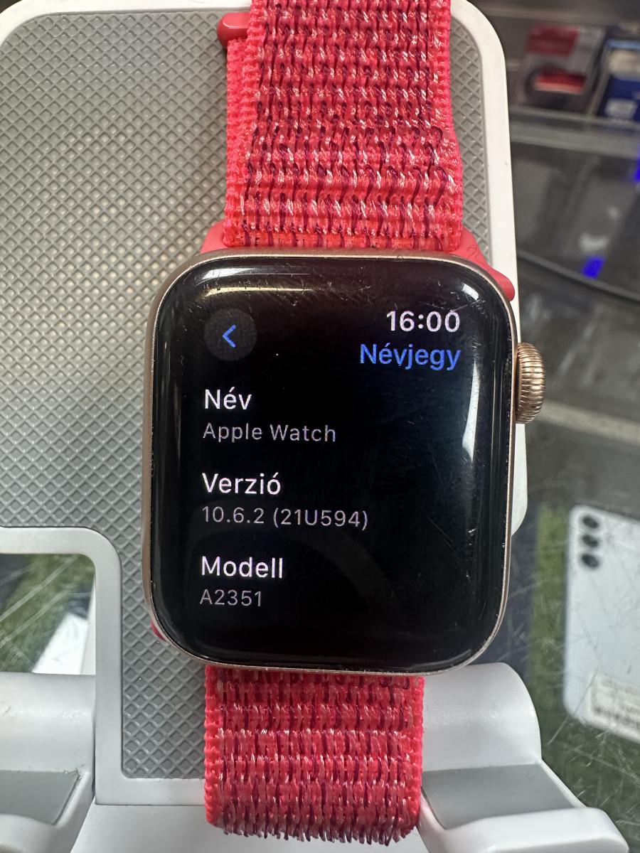 Apple Watch SE 2020 40mm BT Gold, okos&oacute;ra 