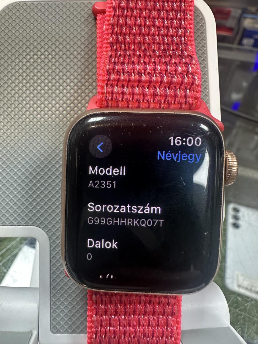 Apple Watch SE 2020 40mm BT Gold, okos&oacute;ra 