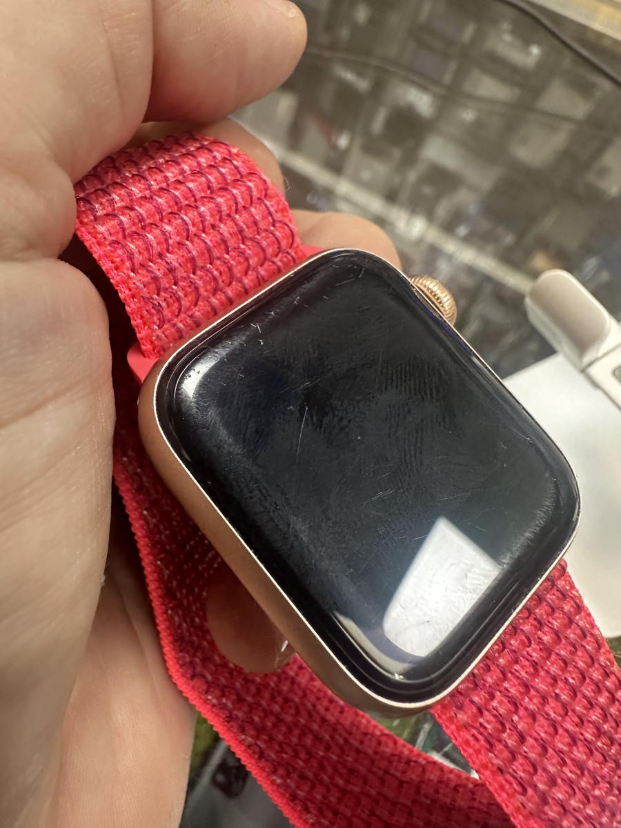 Apple Watch SE 2020 40mm BT Gold, okos&oacute;ra 