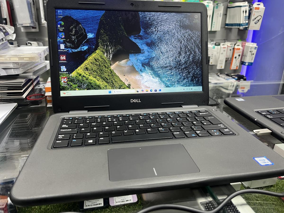 DELL Latitude 3310 13.2"HD i5-8265U 1.60GHz 8GB 250GB Win11 Felújított Notebook